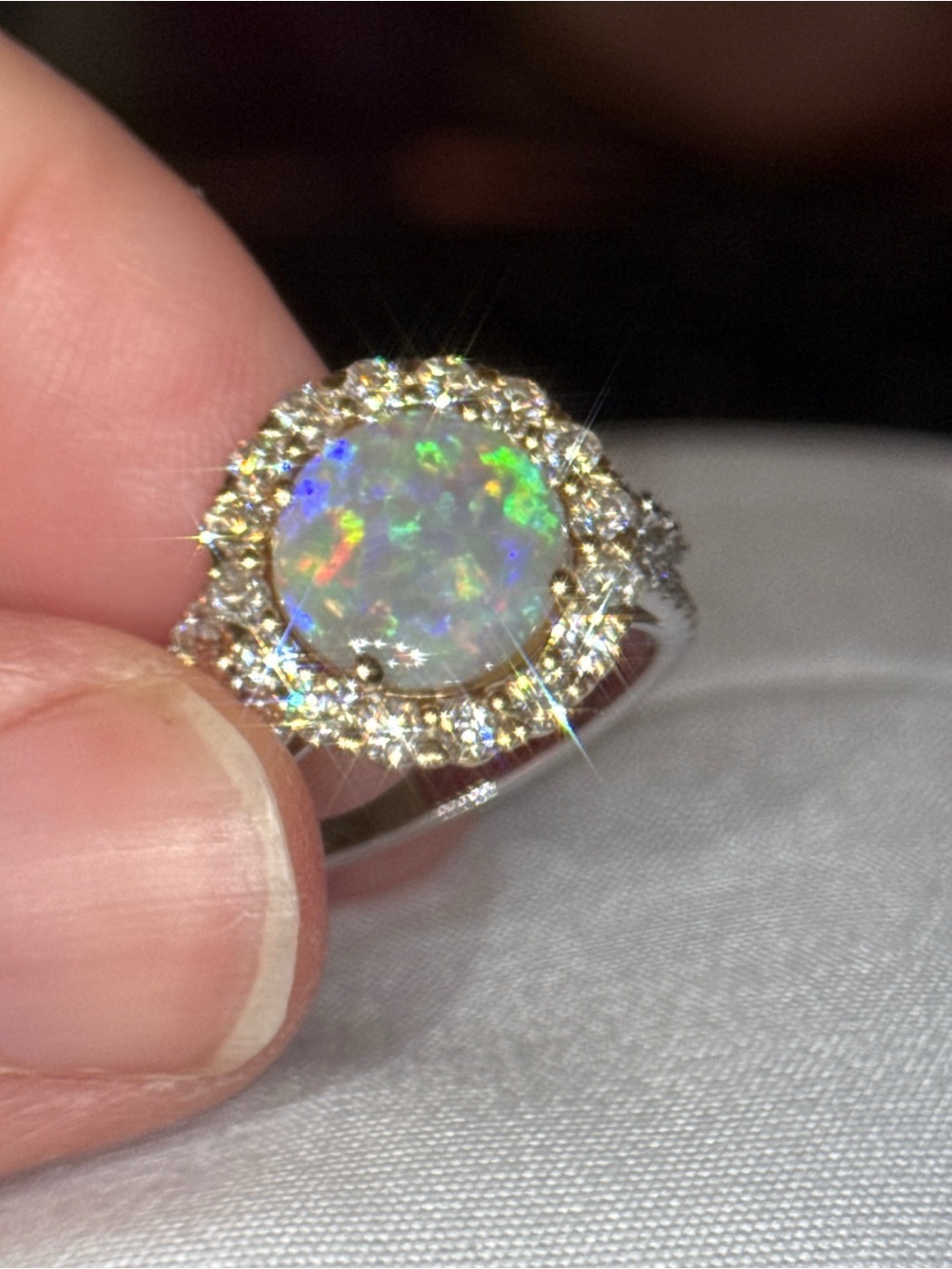 Australian Opal Halo Diamond Ring in White and yellow gold - Picture 4 of 13